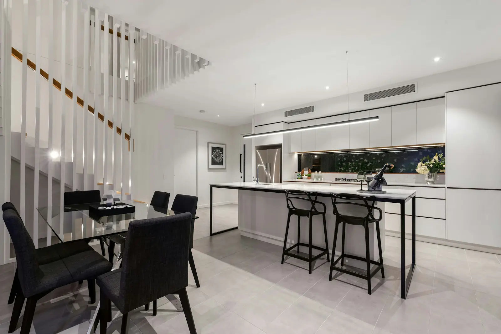 Comment associer plusieurs luminaires dans un espace ouvert cuisine / salon